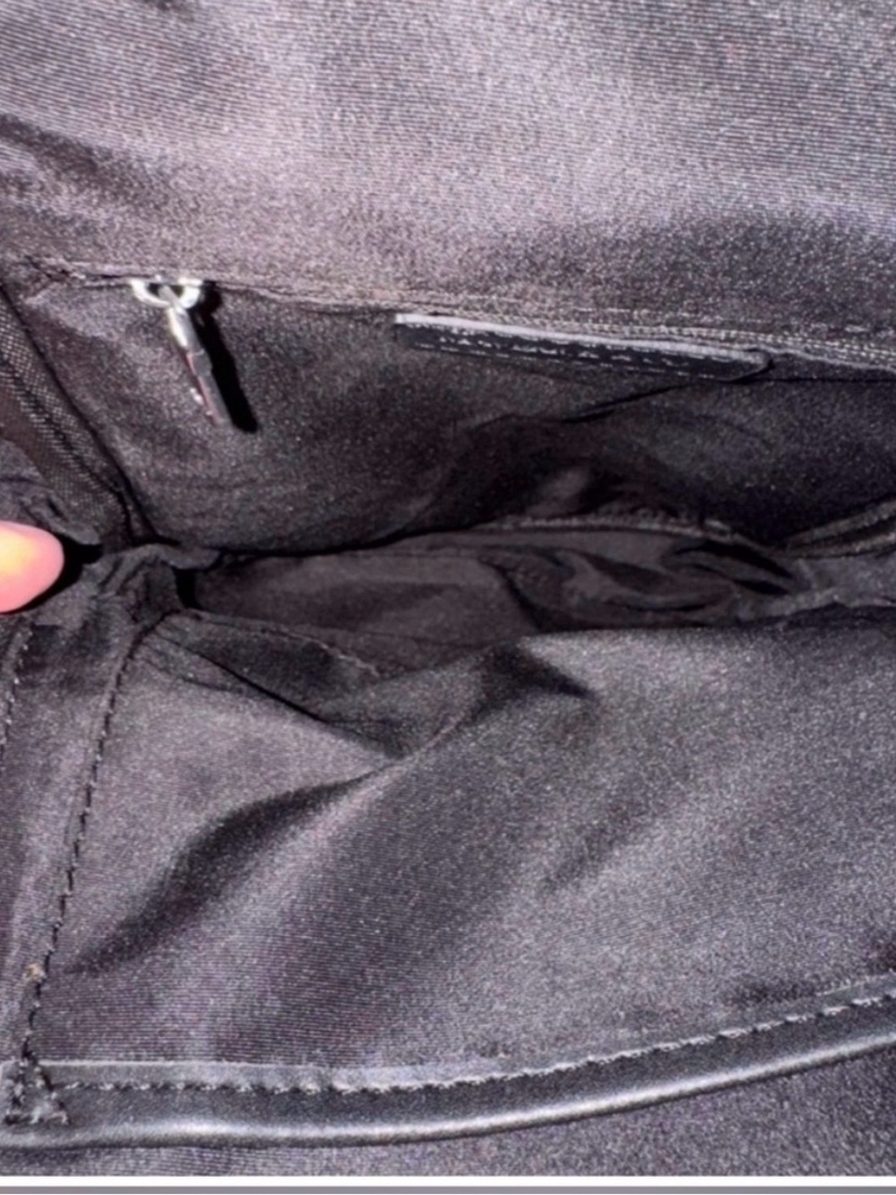 Maverick & Co. Noah Classic Sling Bag. - Picture 4 of 9